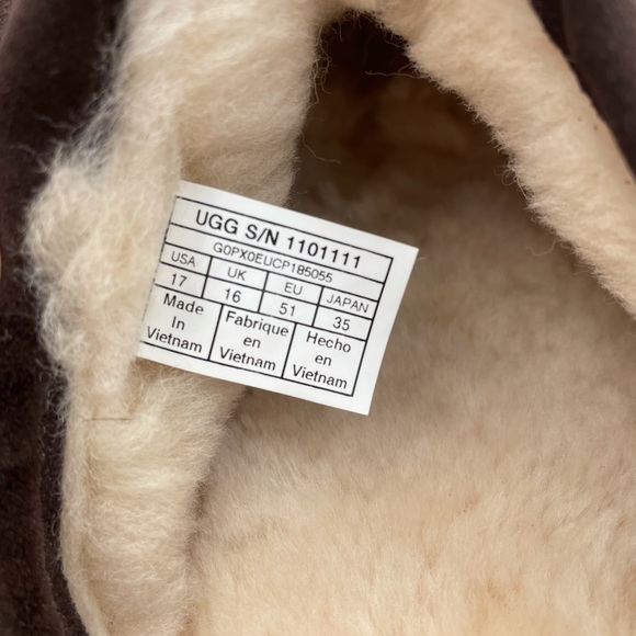 UGG Men's Scuff Slippers - Picture 7 of 8